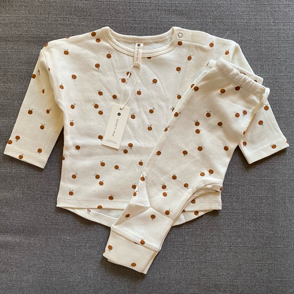 Quincy Mae Jersey Top and Pants Pajama Set with Peaches Print